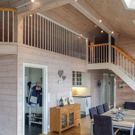 Three-bedroom Holiday In Holiday home Fitjar